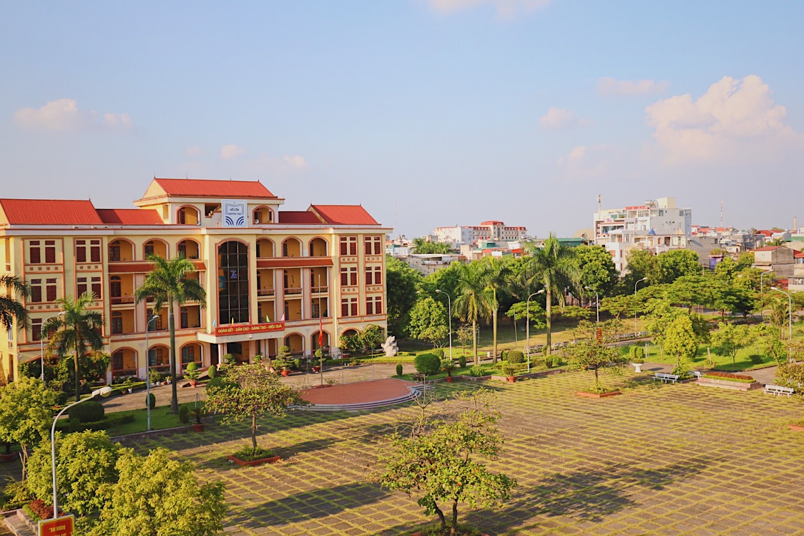 Những gương mặt đạt điểm 10 của trường THPT Chuyên Nguyễn Trãi trong kỳ thi tốt nghiệp THPTQG năm học 2020-2021